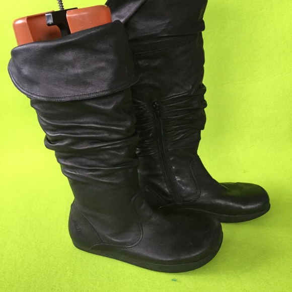 earth tall soft leather boots. Black. - Picture 2 of 8